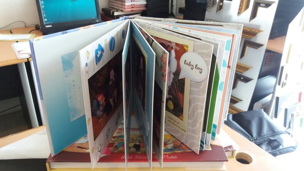 Hasil Cetakan Album Kolase Baby Ukuran 20x20 (7R)